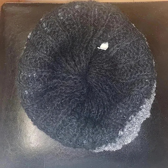 Italian Acrylic Beret - Picture 3 of 4